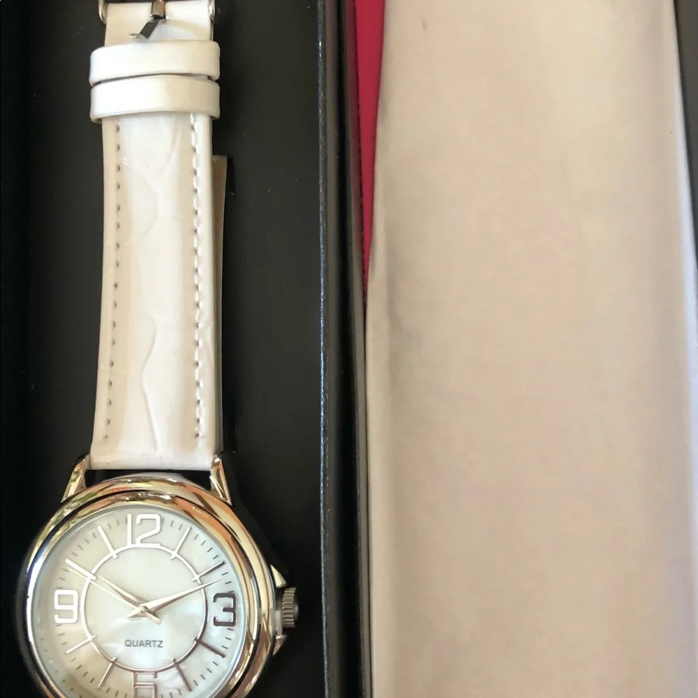 Avon NWT Women’s Watch